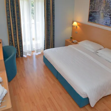 Vital Flora Hotell 4*