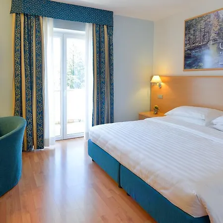 Vital Flora Hotell 4*