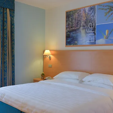Hotell Vital Flora 4*