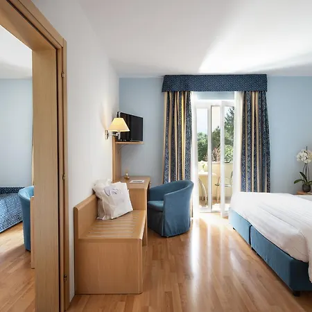 Hotell Vital Flora 4*